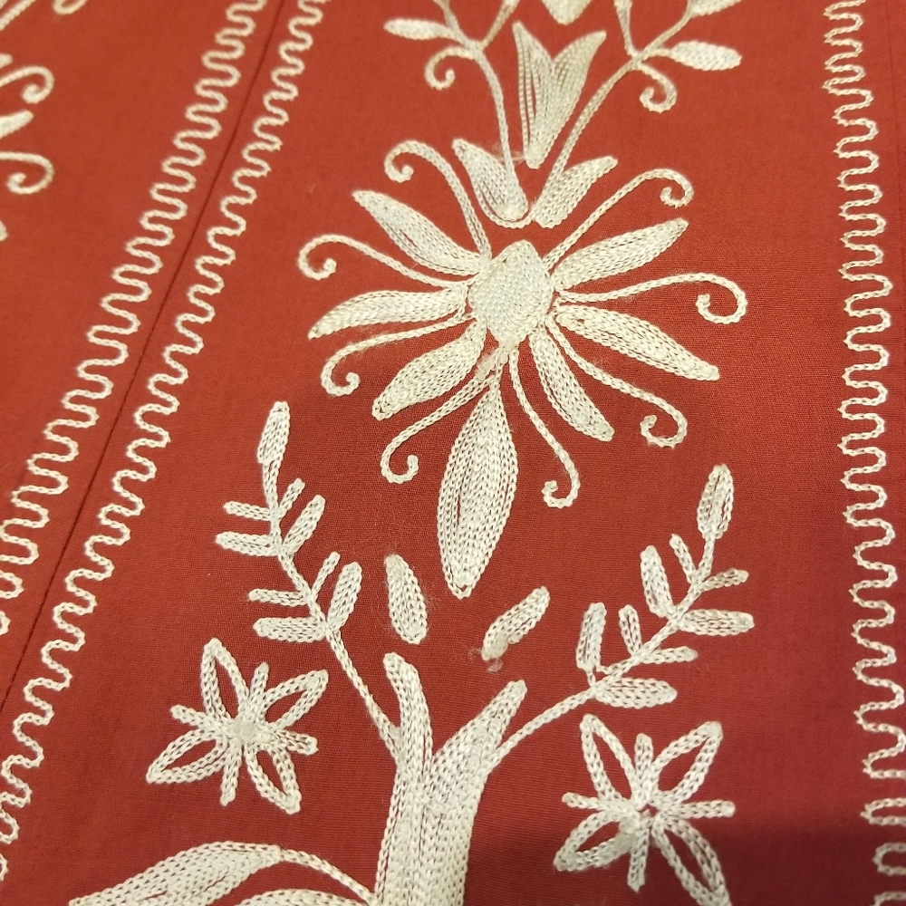 Cotton A line skirt with crewel embroidery - Picture 7 of 8